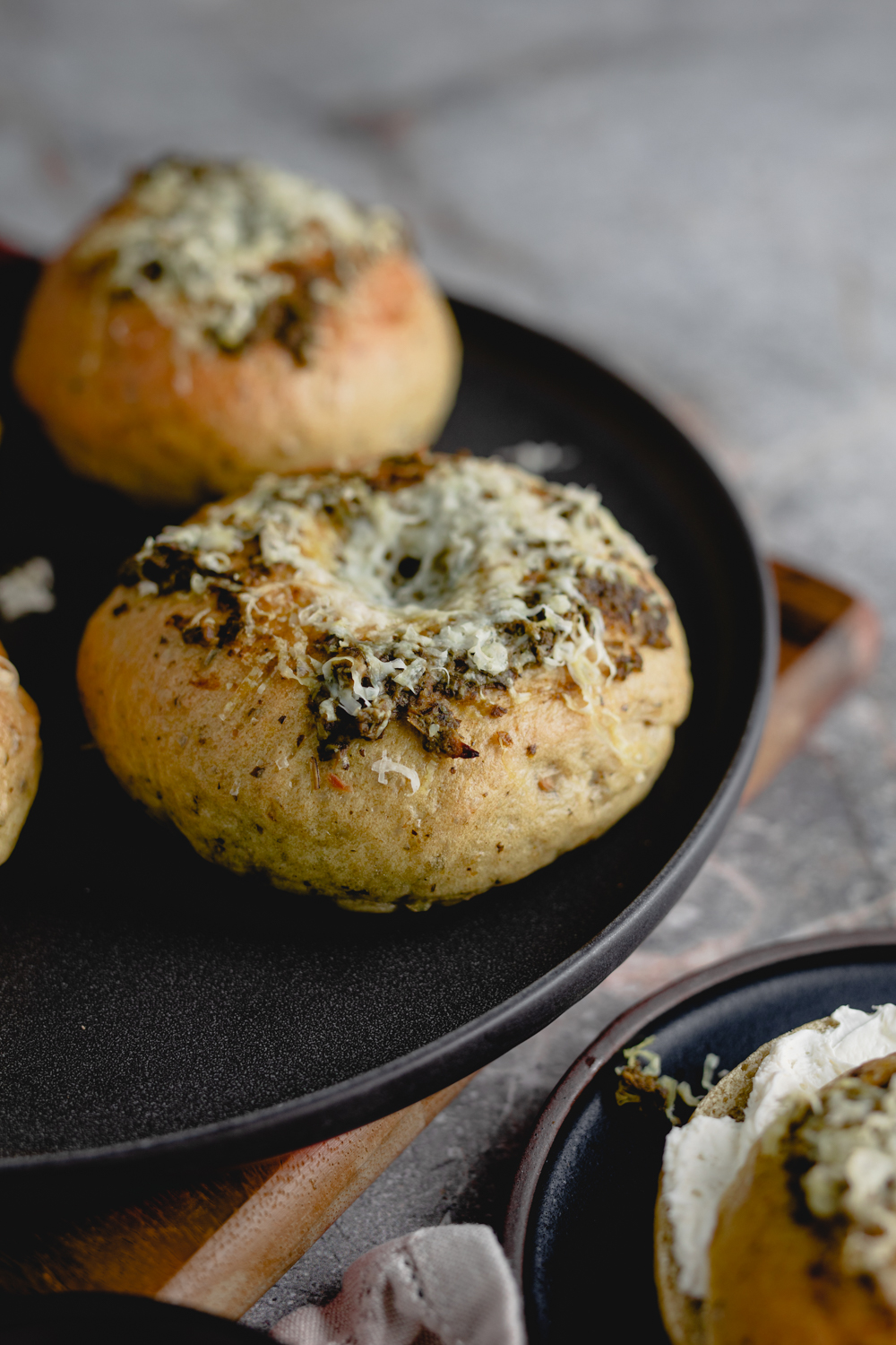pesto-parmesan-bagels-bread-baking-babe
