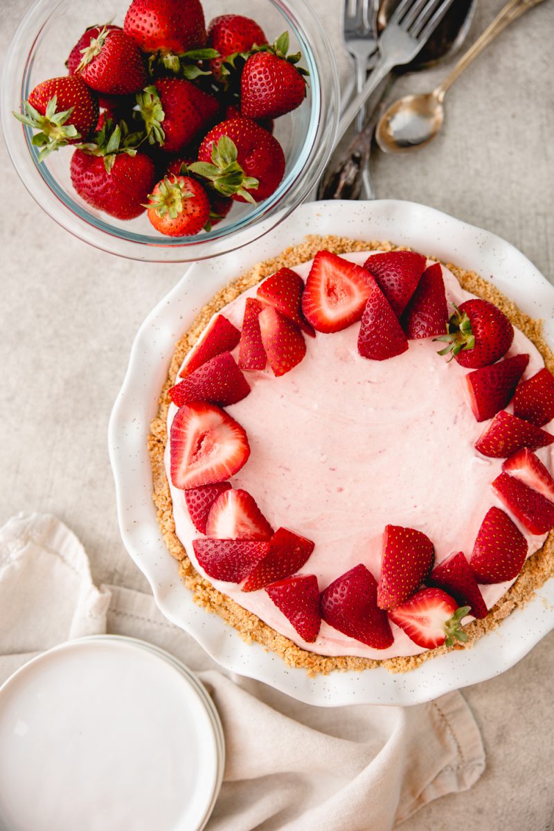 Frozen strawberry daiquiri pie