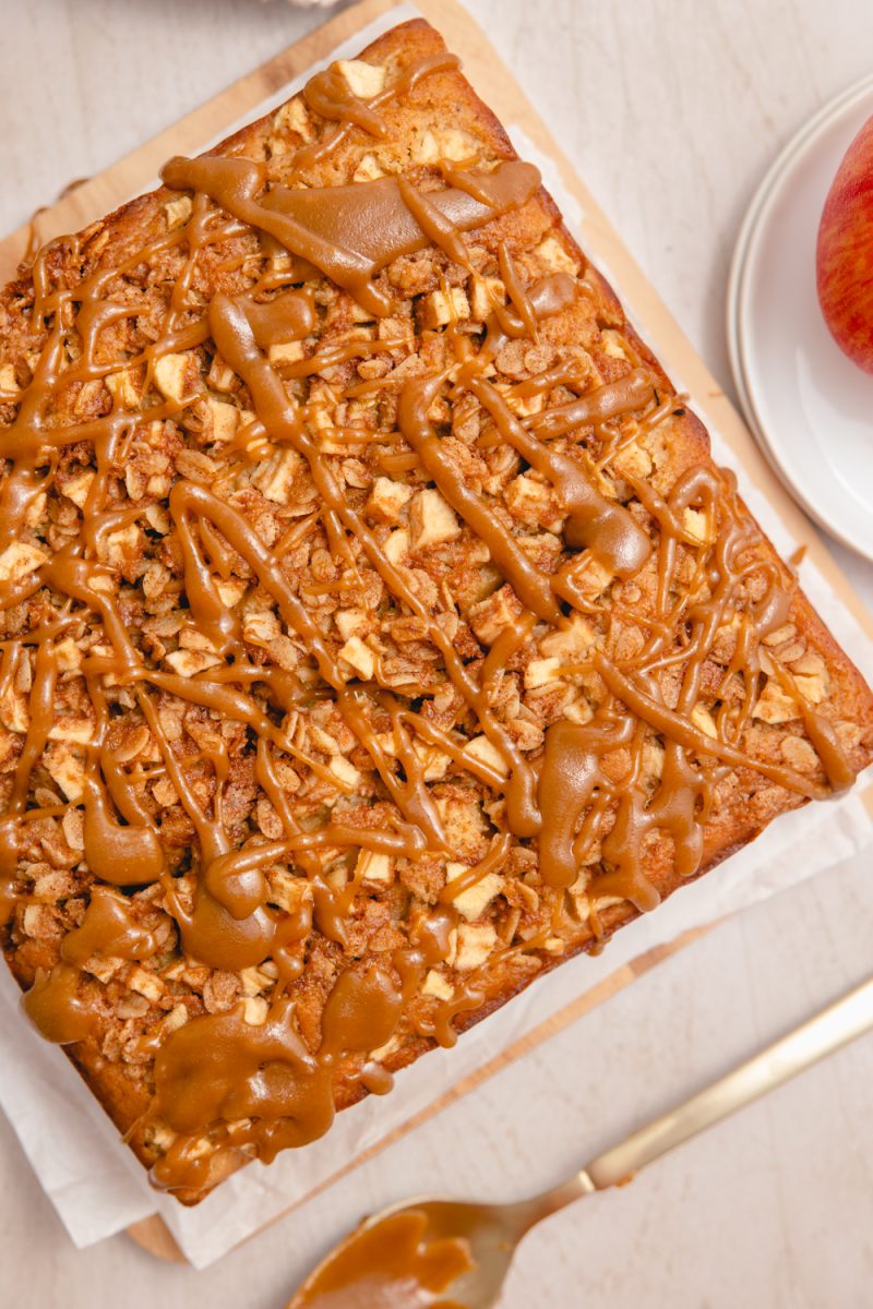 caramel apple cake