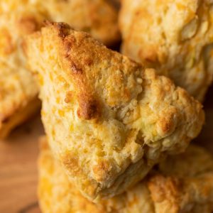 apple cheddar scones